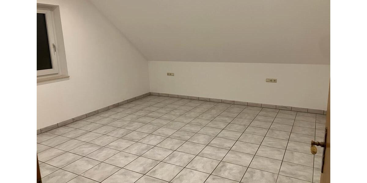 Dachgeschoßwohnung Delbrück - 3 Zimmer, 100 m&sup2;, 770&euro; | Angebot:25404249