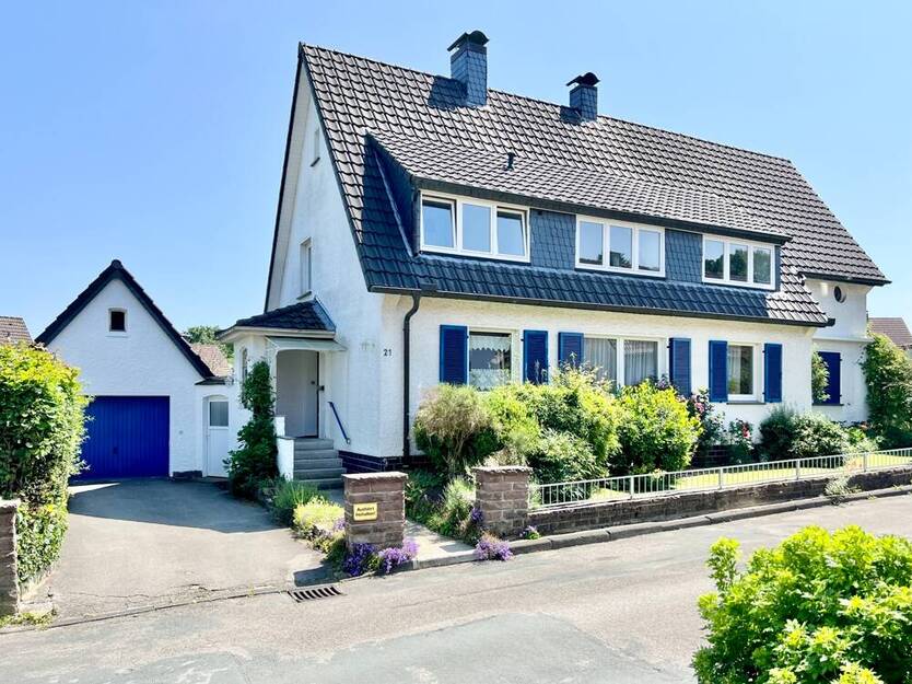 2-Familienhaus mit großem Garten in Detmold 7 zimmer