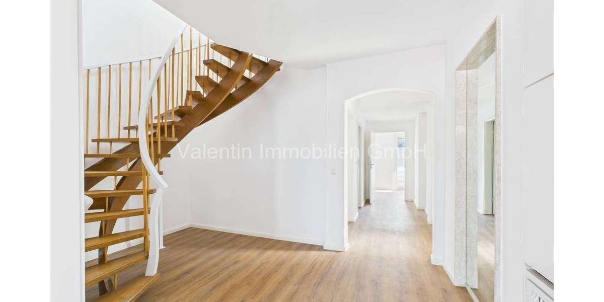 Etagenwohnung Detmold - 5 Zimmer, 171 m&sup2;, 1.400&euro; | Angebot:25839302