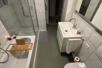 Zimmer in großzügiger, frisch sanierter Wohnung mit großem Balkon 3 zimmer