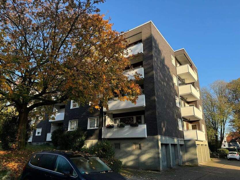 Große ETW mit neuen Fenstern (Erbbau) 4 zimmer