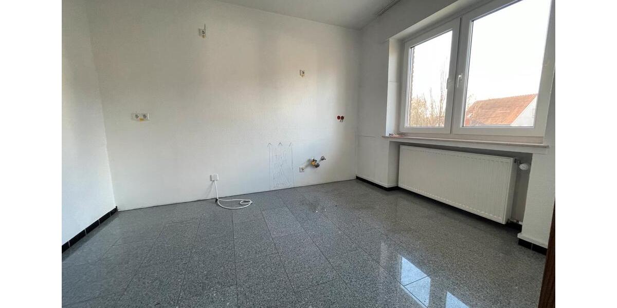 Etagenwohnung Salzkotten - 2 Zimmer, 90 m&sup2;, 650&euro; | Angebot:25403020