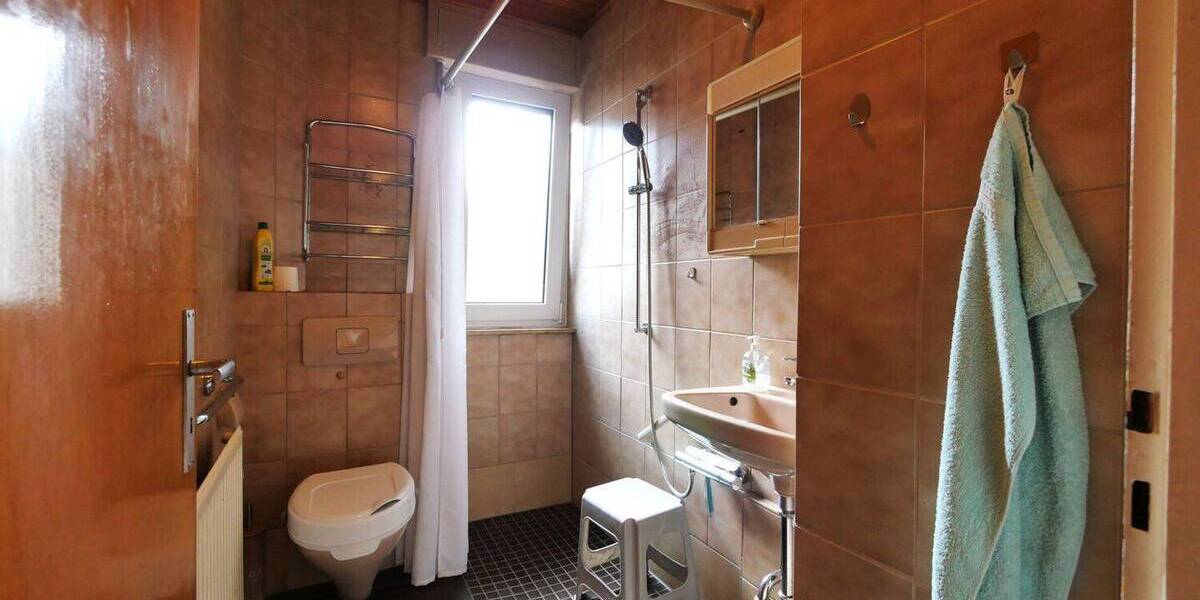 Mehrfamilienhaus, Wohnhaus Paderborn / Schloß Neuhaus Schloß Neuhaus - 6 Zimmer, 135 m&sup2;, 299.000&euro; | Angebot:25688039