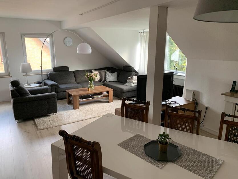 Helle 2-Zimmer-DG Wohnung mit 60 m² in Detmold zu vermieten zimmer