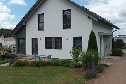 Haus zum Kaufen in Nordrhein-Westfalen - Altenbeken 415.411 € 144 m²