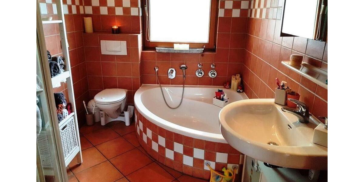 Große Eigentumswohnung mit Wintergarten und Balkon 4 zimmer