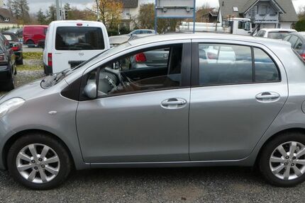 Toyota Yaris 122.200 km 3.999 € Paderborn 33100