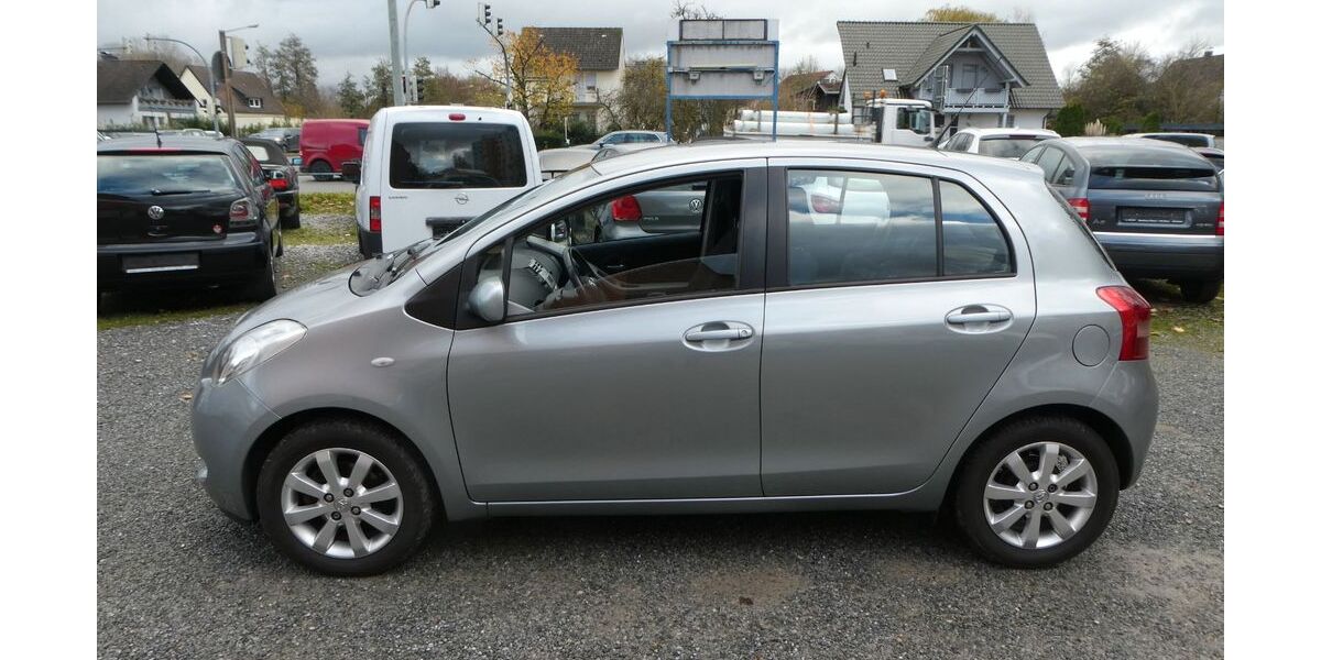 Toyota Yaris 122.200 km 3.999 € Paderborn 33100