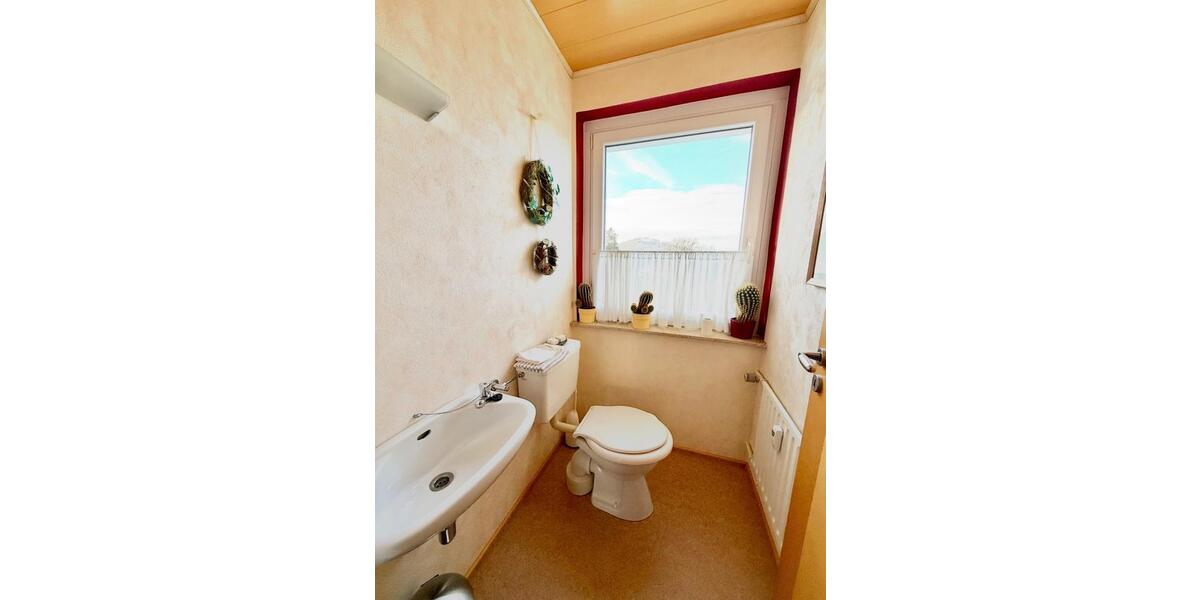 Dachgeschoßwohnung Horn-Bad Meinberg Bad Meinberg - 4 Zimmer, 124 m&sup2;, 900&euro; | Angebot:26670863