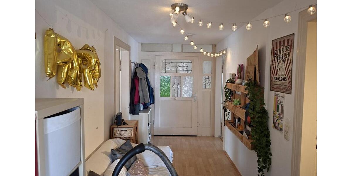 Dachgeschoßwohnung Detmold - 5 Zimmer, 110 m&sup2;, 770&euro; | Angebot:27550571