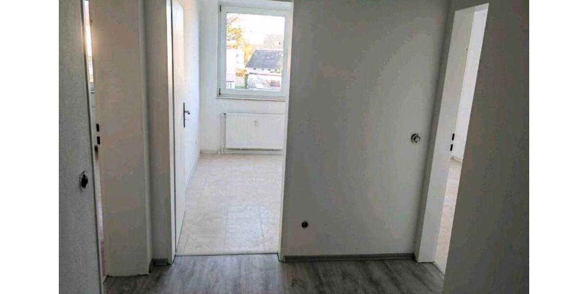 Traumhaft frisch renoviert! Wohlfühl-Erdgeschosswohnung! 4 zimmer