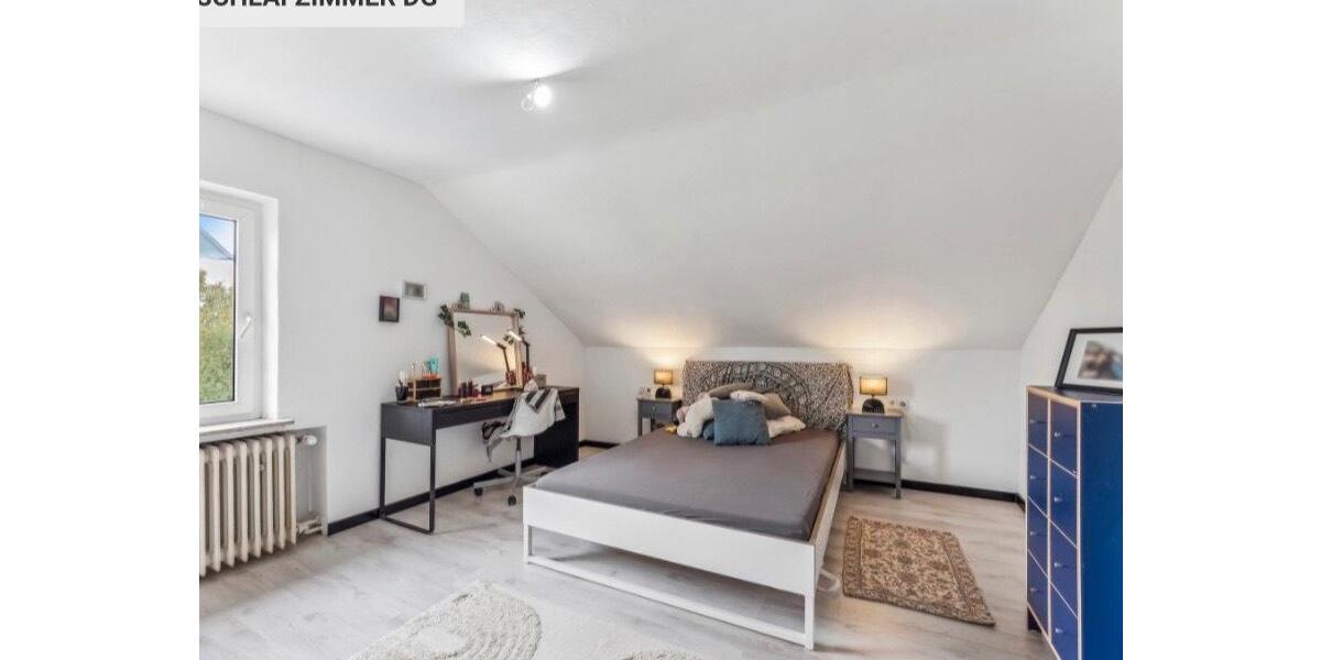 Schöne Helle Dachgeschosswohnung 3 zimmer