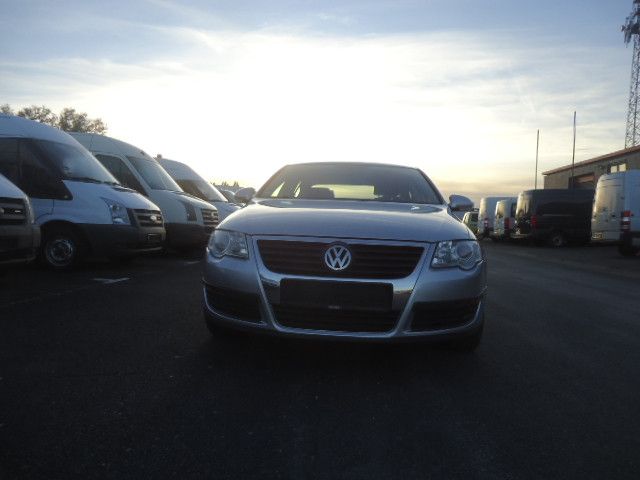 VW Passat 145.950 km 3.490 € Paderborn 33104