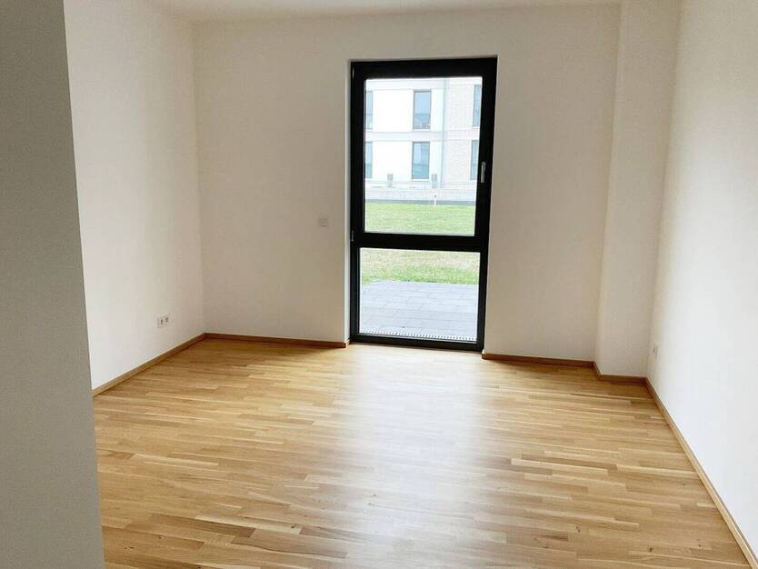 Helle 2-Zimmer-Wohnung mit Terrasse, moderne Neubau-Ausstattung mit Echtholzparkett + Einbauküche 2 zimmer
