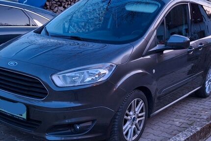 Ford Tourneo Courier 80.000 km 9.800 &euro; Büren 33142