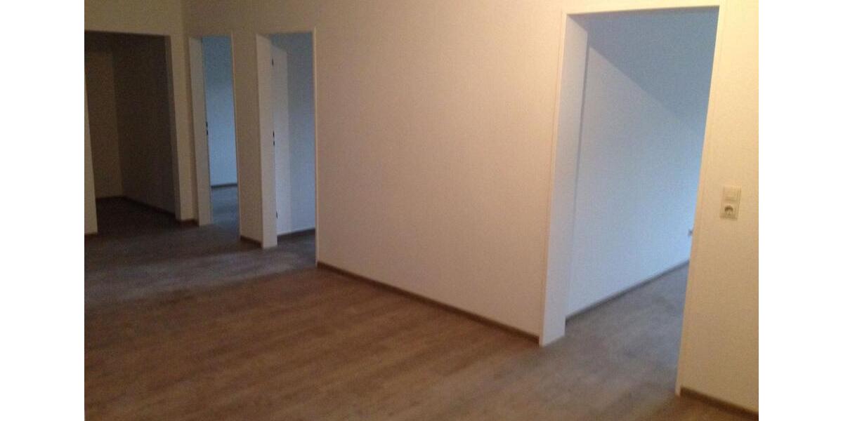 Etagenwohnung Bad Lippspringe - 4 Zimmer, 130 m&sup2;, 1.170&euro; | Angebot:25642590