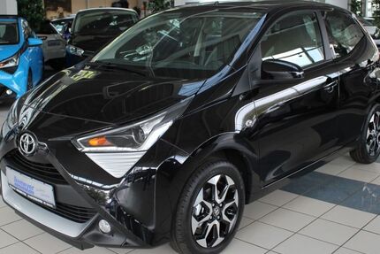 Toyota Aygo (X) 16.800 km 11.890 &euro; Paderborn 33104