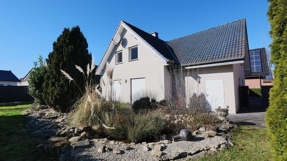 Einfamilienhaus Salzkotten / Mantinghausen Mantinghausen - 5 Zimmer, 193 m&sup2;, 399.000&euro; | Angebot:25688080
