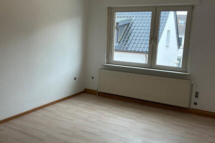 Frisch renovierte 3 Zimmer Wohnung mit Balkon in Paderborn