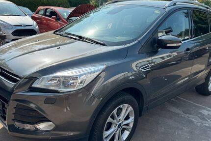 Ford Kuga 120.000 km 7.950 € Detmold 32758