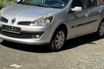 Renault Clio 121.000 km 2.699 &euro; Paderborn 33100