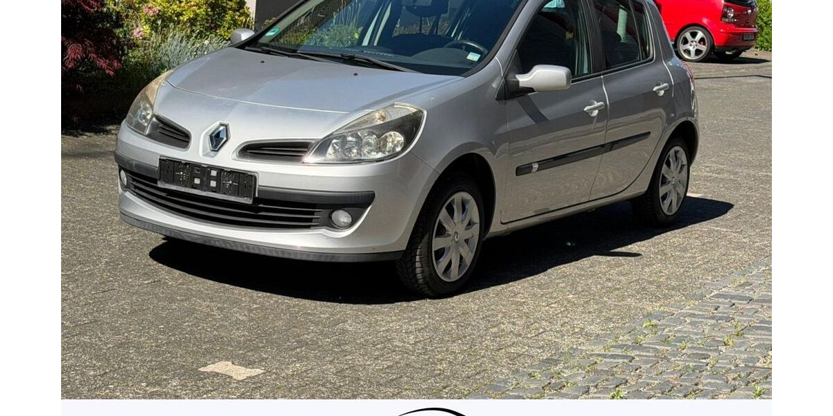 Renault Clio 121.000 km 2.699 &euro; Paderborn 33100