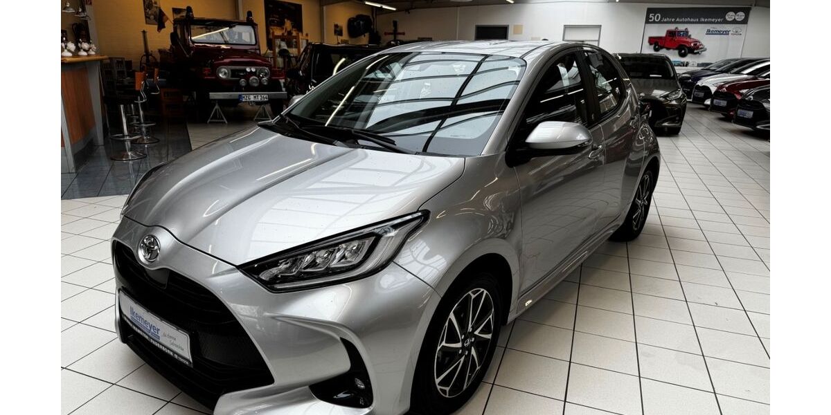 Toyota Yaris 12.240 km 17.490 &euro; Paderborn 33104