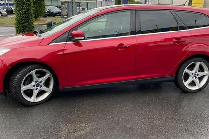 Ford Focus 180.000 km 3.999 &euro; Paderborn 33104