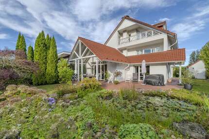 Haus zum Kaufen in Schloß Holte-Stukenbrock 742.000 € 280 m² 6 zimmer