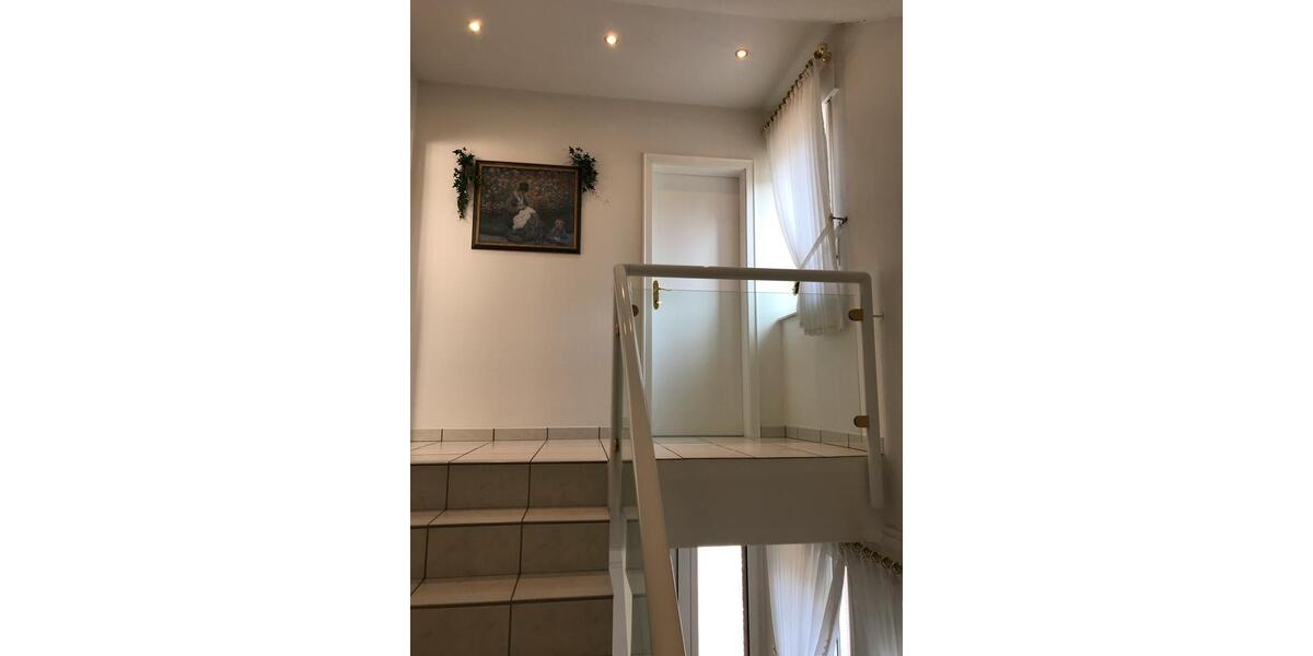 Dachgeschoßwohnung Verl - 3.5 Zimmer, 139 m&sup2;, 1.150&euro; | Angebot:25406228