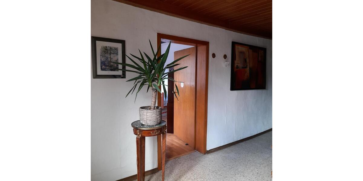 Erdgeschoßwohnung Brakel - 6 Zimmer, 140 m&sup2;, 1.800&euro; | Angebot:27592128