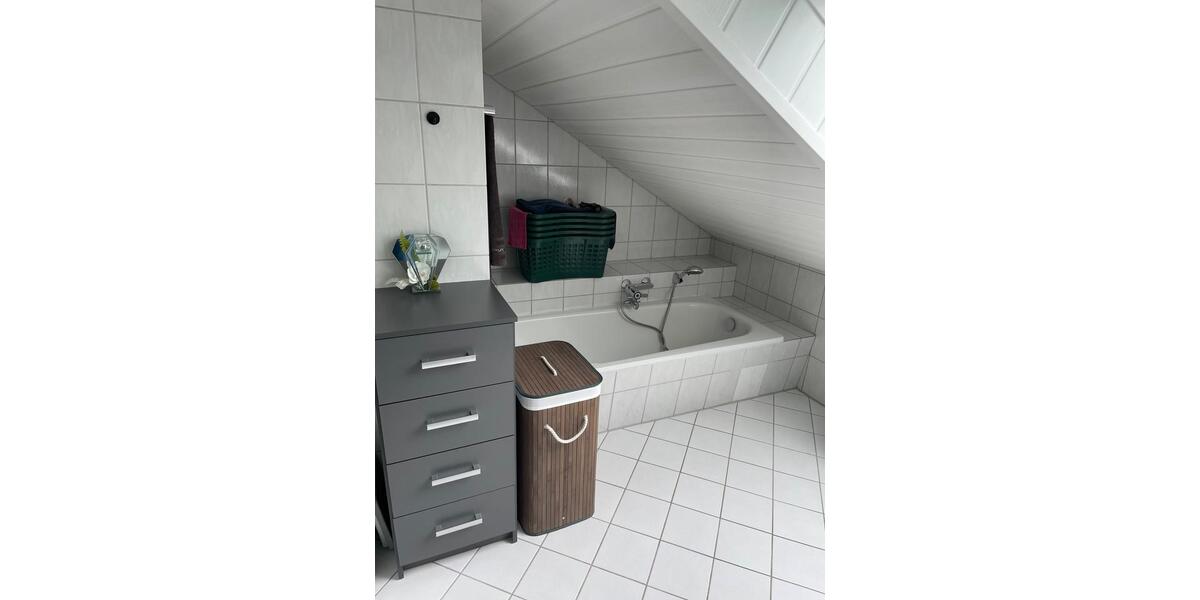 Dachgeschoßwohnung Verl - 2 Zimmer, 80 m&sup2;, 680&euro; | Angebot:26665448
