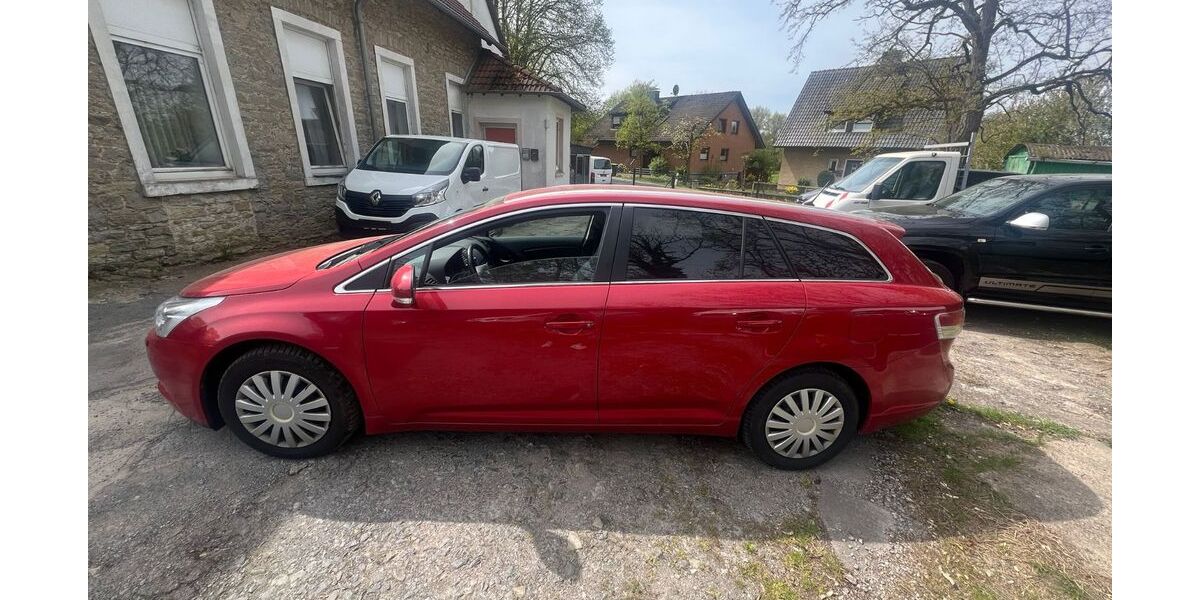 Toyota Avensis 318.000 km 2.499 &euro; Detmold 32758