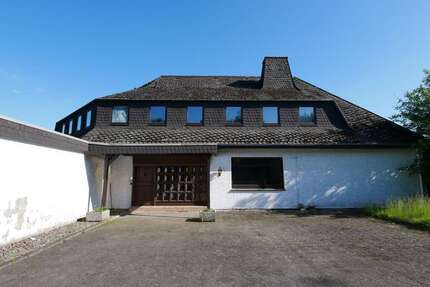 Haus zum Kaufen in Bad Driburg 395.000 € 515.06 m² 11 zimmer