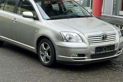 Toyota Avensis 280.000 km 2.599 &euro; Paderborn 33100