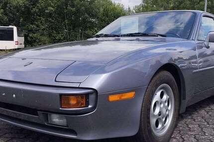 Porsche 944