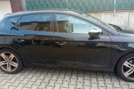 Seat Leon 131.000 km 10.300 &euro; Paderborn 33100