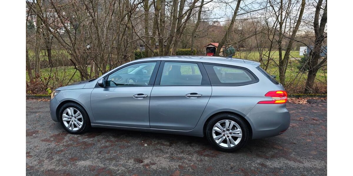 Peugeot 308 132.000 km 5.650 &euro; Büren 33142