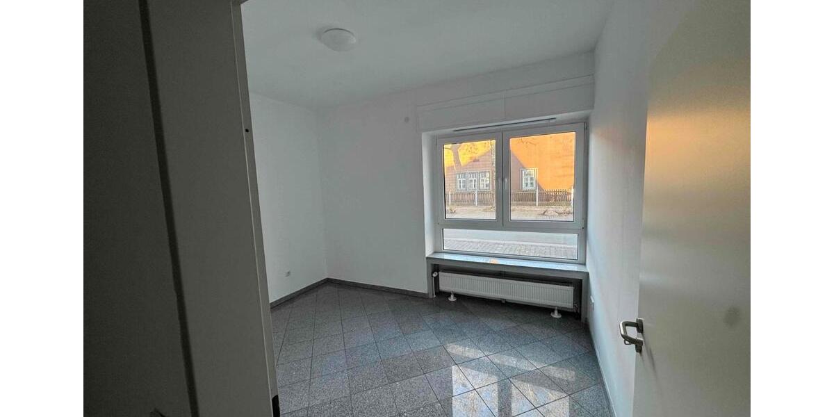 PB-Sennelager, 60 m2, EG - 3 ZK, umgebautes Ladenlokal 3 zimmer