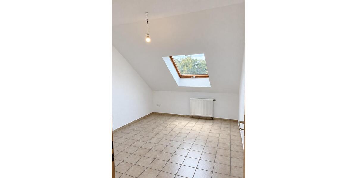 Dachgeschoßwohnung Hövelhof - 4 Zimmer, 101 m&sup2;, 800&euro; | Angebot:27549103