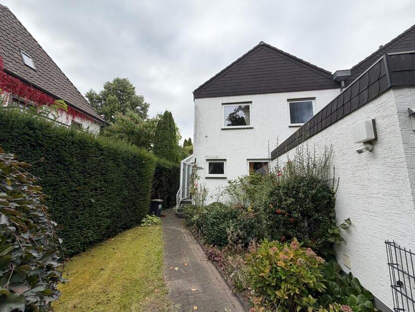 Gepflegtes 4-Zimmer-Endreihenhaus mit Garten, Keller, Garage zimmer
