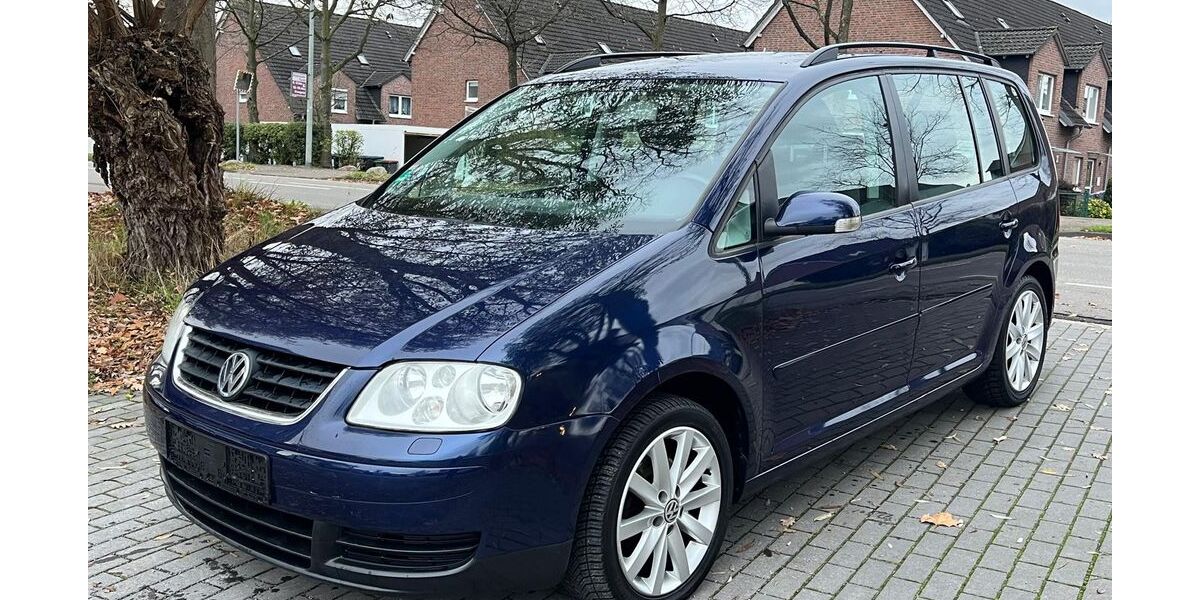 VW Touran 121.875 km 3.990 &euro; Paderborn 33100