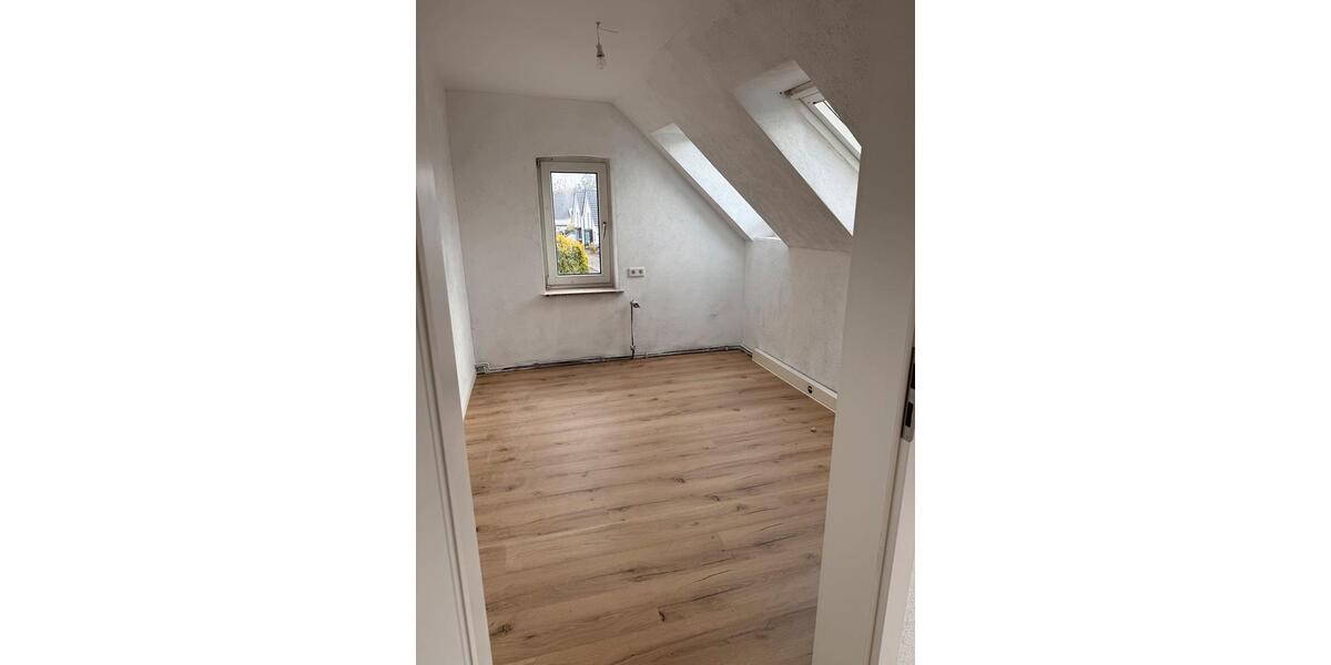 Etagenwohnung Detmold Hakedahl - 3.5 Zimmer, 110 m&sup2;, 950&euro; | Angebot:26615600