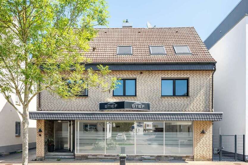 Haus zum Kaufen in Leopoldshöhe 679.900 € 299 m²