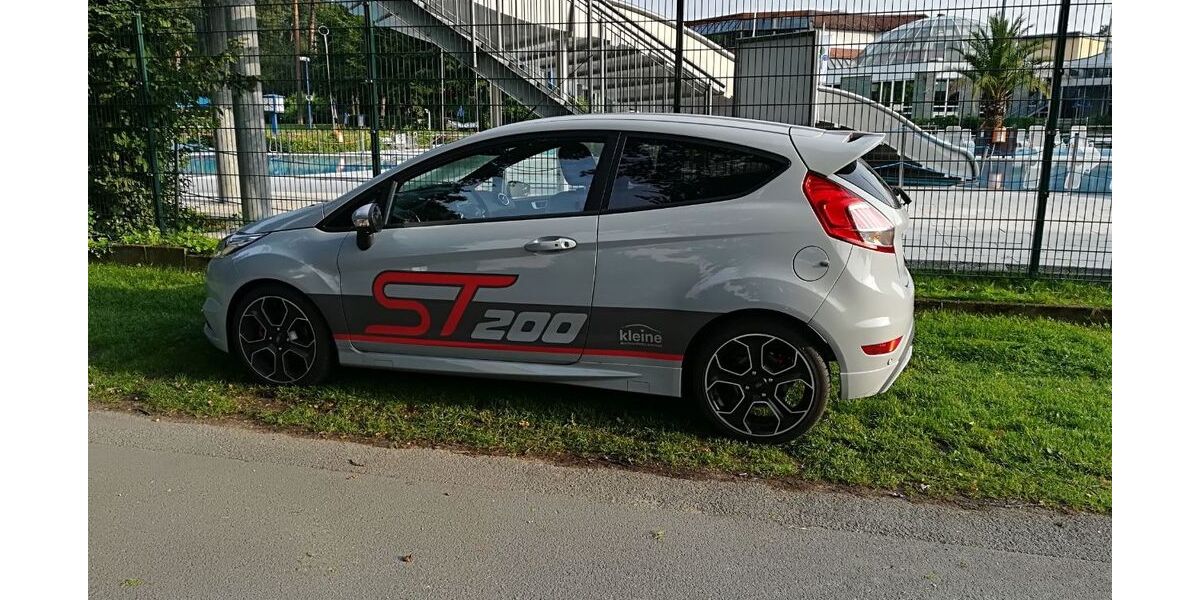 Ford Fiesta 124.671 km 12.300 &euro; Bad Lippspringe 33175