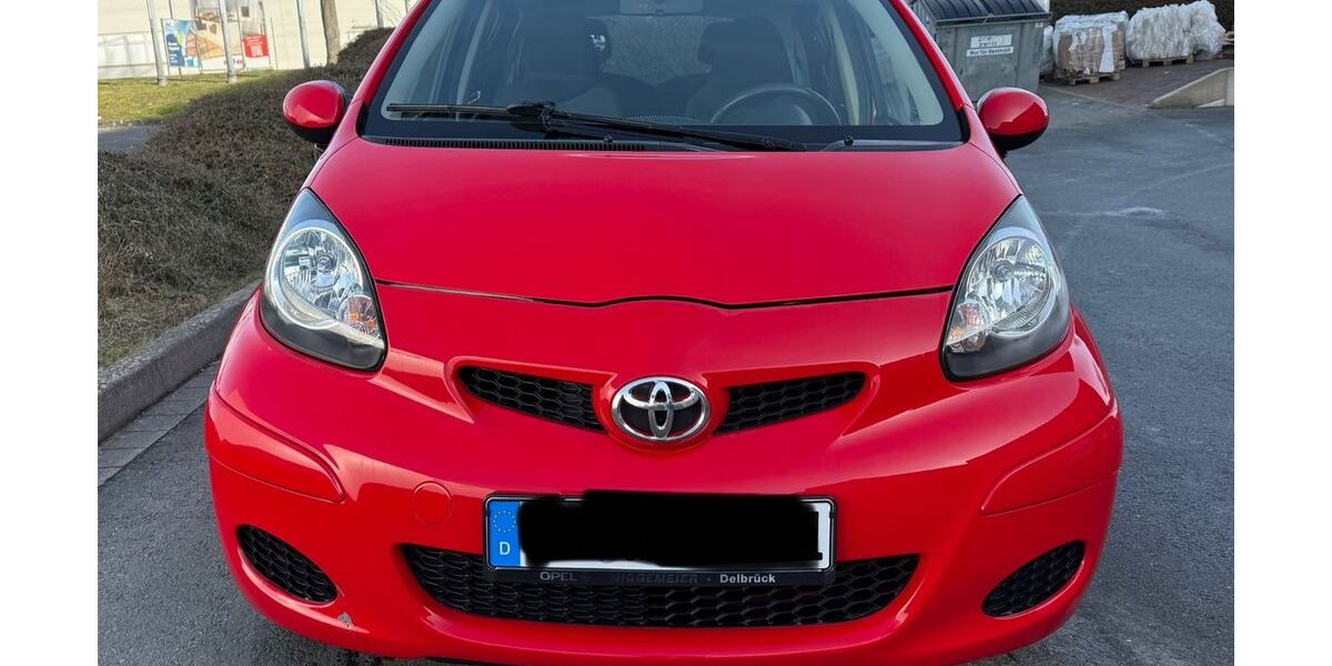 Toyota Aygo (X) 123.000 km 2.300 &euro; Paderborn 33102