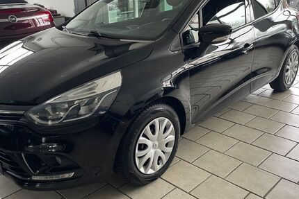 Renault Clio 99.800 km 7.950 &euro; Detmold 32756