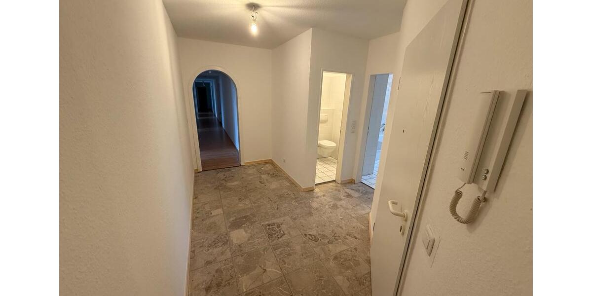 Etagenwohnung Bad Driburg - 4 Zimmer, 140 m&sup2;, 800&euro; | Angebot:25170852