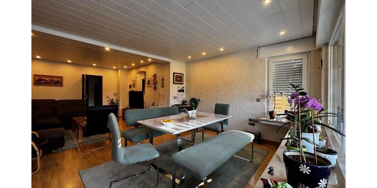 Modernisierte Doppelhaushälfte mit zwei Wohneinheiten - zentral wohnen, und Mieteinnahme! 6 zimmer