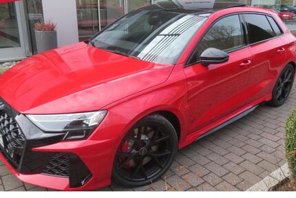 Audi RS3 2.100 km 71.990 € Marsberg 34431